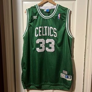 Men’s Celtics jersey